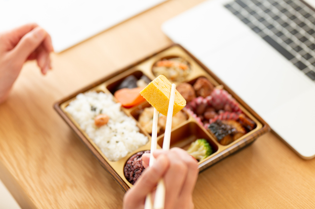 「弁当店」の倒産、2年連続で最多　「安い弁当」限界に　「値上げできない」弁当ビジネス苦境　低価格の「コンビニ弁当」も脅威