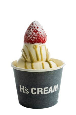 【大好き！いちご×ピスタチオ】発酵バター×黒糖モチモチ食感クレープの『H‘s CREAM』は、３月１３日（金）より期間限定で「いちごとピスタチオのクレープ、スムージー、ソフトクリーム」を全店舗にて販売