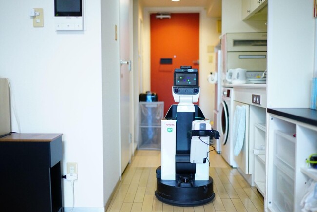 東京大学 松尾・岩澤研究室、日本科学未来館で家庭環境を想定したサービスロボットの実証実験を開始