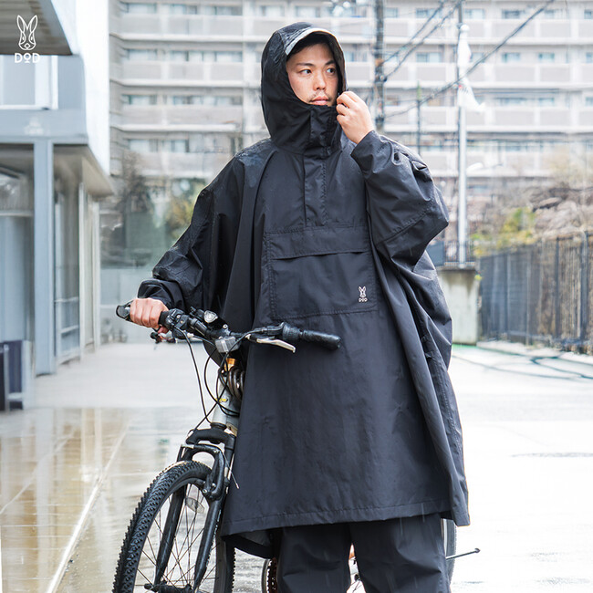 「自転車の傘差し運転罰則化」の救世主！キャンプ基準の防水性能を備えたレインウェア「カッパーダ・ポンチョ」発売。