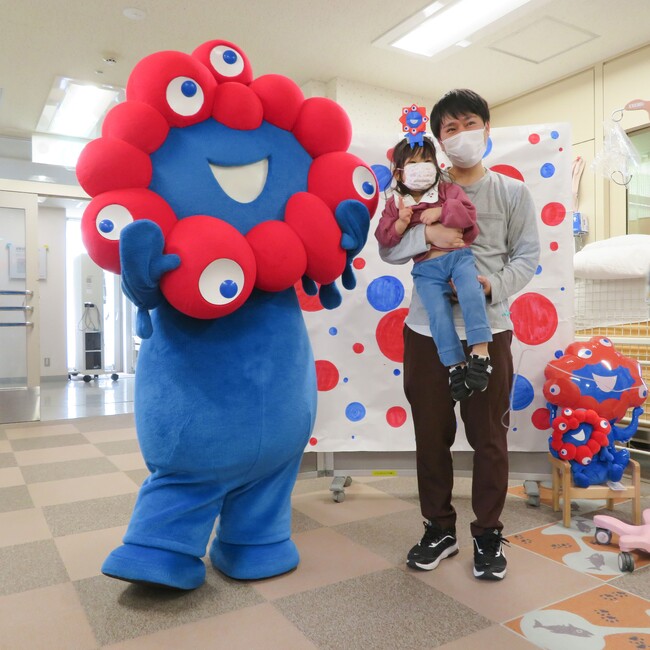 ミャクミャクが病院にやってきた！「アフターどこでも万博」を大阪市立総合医療センターで開催しました