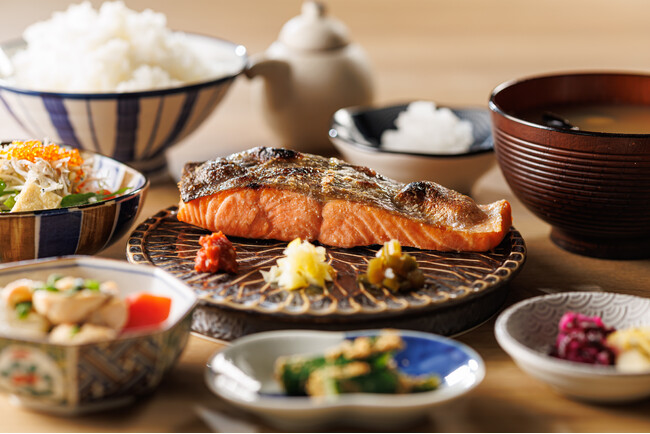 【一日の始まりも、ご褒美の夜も。街に灯る第二の食卓】食堂 灯ル　2026年3月16日(月) NEW OPEN!!