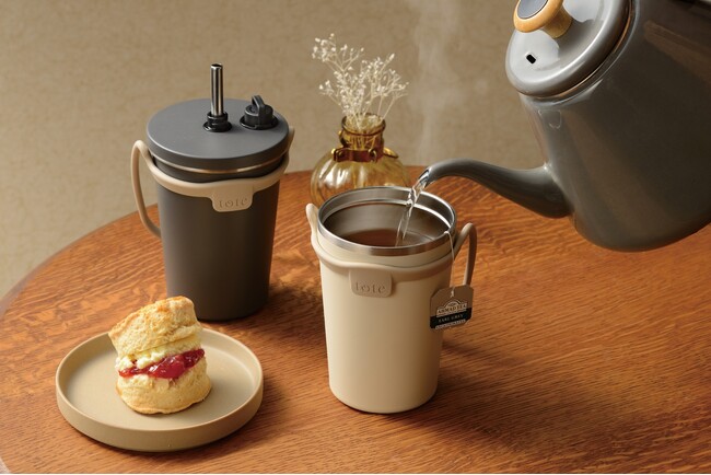 和平フレイズよりストローを入れたまま蓋を閉められる「トート ストロー付2wayタンブラー」に320mlのアイボリー・チャコールが新登場！