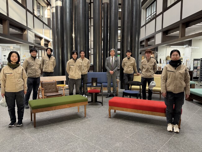 【飛騨高山・岐阜県高山市】未来の飛騨匠から高山市役所に木製家具が贈呈！