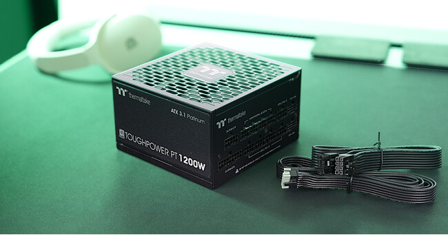 奥行き140mmで1000W級の大容量を実現した電源ユニット、Thermaltake社製「TOUGHPOWER PT」シリーズを発表
