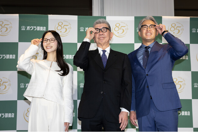 【イベントレポート】「見え方が変わると、世界が変わる！」野球解説者・五十嵐亮太さん、人生初の遠近両用眼鏡をかけて特別トークセッションに登場！40代からの“目のライフステージ”について語る
