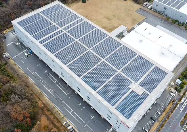 日本ベネックス、埼玉県嵐山町で約1.7MWのFIP屋根借り太陽光発電所を稼働