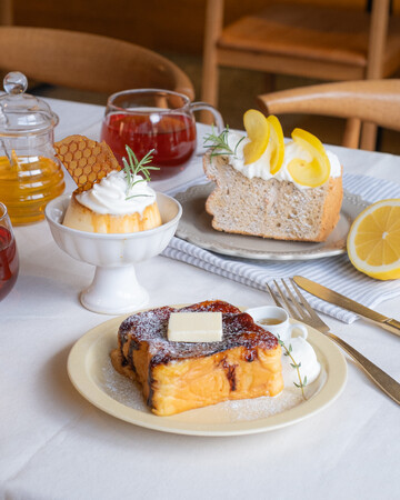 【cafe HACHI&MITSU】スイーツメニューがリニューアル！「はちみつレモンシフォン」や「焦がしはちみつのプリン」などのメニューが新登場