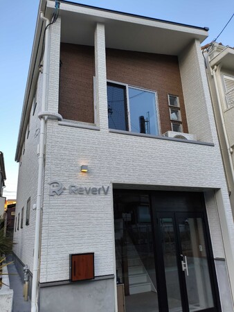 “動画編集を学べるB型”が西宮市に誕生！「ReverVワークス」就労継続支援B型の指定取得。3月16日より営業開始