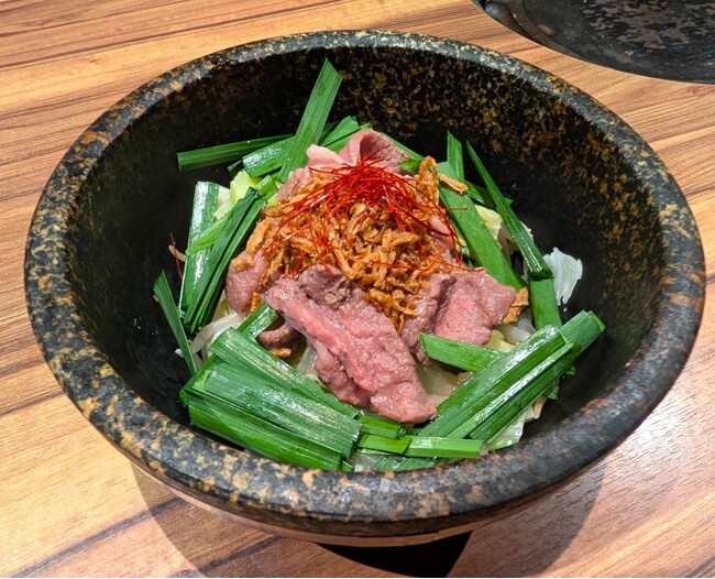 【新メニュー登場】【肉盛りランチ】創業１２５年の老舗「お肉の専門店スギモト」が挑む“ご当地メニュー開発”　八丁味噌だれがジュワッと香る『石焼和牛 牛ちゃん定食』新登場