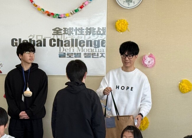 地域で育つ子どもにファッションの楽しさを　名古屋市の児童養護施設の子どもたちにタキヒヨー製フォーマル服をプレゼント