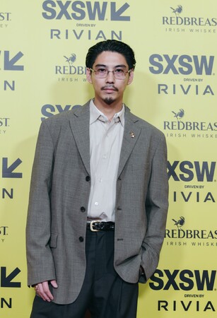 【カルティエ】賀来賢人がSXSW《サウス・バイ・サウスウエスト》でカルティエを纏う