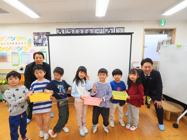 にじいろ保育園の園児たちがリサイクルを学び・体験