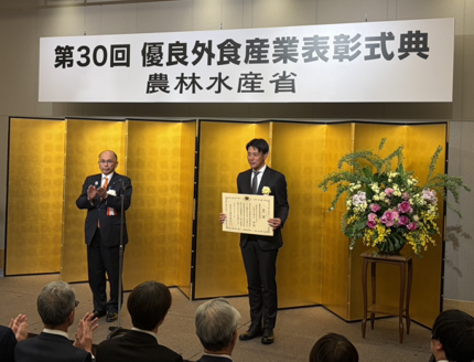 第30回優良外食産業表彰農林水産大臣賞を受賞したキッズホールディングス社とともに騒音対策用地を活用したワイン用ぶどう栽培を開始！