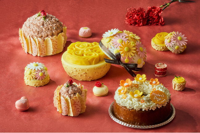 花束のようなチョコレートドームを開くとマンゴーのバラが現れるサプライズケーキや製菓コンクールで金賞受賞の「サバラン」が可憐な装いで新登場「母の日スイーツ コレクション」