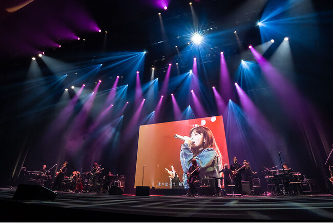 【ライブレポート】坂井泉水の映像と歌声がバンドの演奏とシンクロし、至極の名曲の数々が鳴り響いたZARD35周年ライブを、3月20日(金・祝)にWOWOW独占放送・配信！ライブダイジェストも公開！