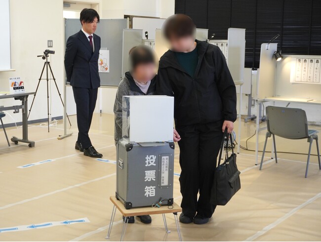 「誰もが一票を届けられる社会へ」 障害のある有権者が実際に投票体験 -浜田市と連携した、“有権者フレンドリー投票”の実証実験を公開実施しました【島根県立大学・村岡詩織講師】