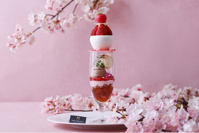表参道駅直結、桜満開のSAKURAテラスで味わう、いちごとりんごの贅沢マリアージュが奏でる『いちごとりんごのお花見パフェ』登場