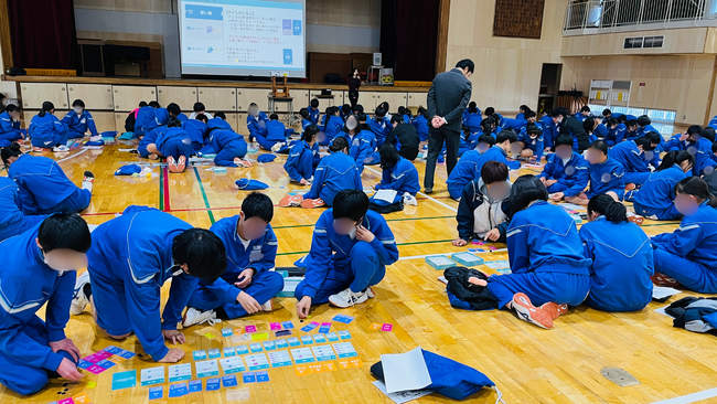 「人生の練習」ができる学校向け金融/キャリア教育ゲームを中学2年生175名に実施