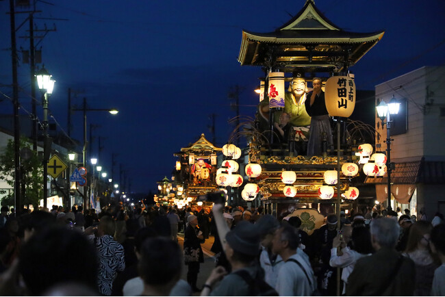 ユネスコ無形文化遺産「城端曳山祭」を特等席で。