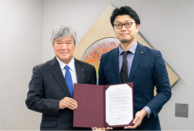 工学院大学とアカリクは連携協力に関する協定を締結しました