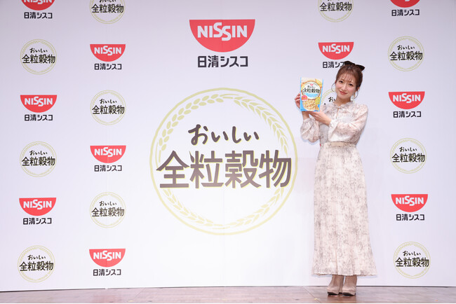 日清シスコ「おいしい全粒穀物」シリーズ記者発表会を開催！辻希美さんが登壇し、“ファイバーマキシング” を実践！(イベントレポート)