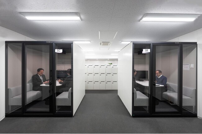 出社回帰に伴う会議室不足を解消OMデジタルソリューションズが「テレキューブ」を導入