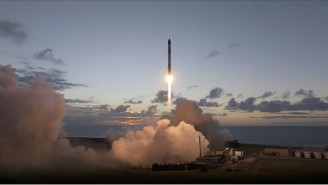 自社8機目の小型SAR衛星、軌道投入に成功、アンテナの展開成功も確認