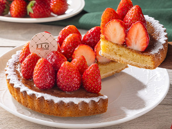 【毎月5・6・7の付く日は“FLOの日”】ご好評につき4月も販売決定！！旬の苺を“まるごと”乗せた贅沢タルトが1,490円（税込）！FLOのなめらかプリンなど、人気商品もお得な9日間。