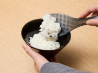 驚くほどくっつかない。最後の一粒まですくいやすい剥離性の高いTPX(R)樹脂を採用した「快適しゃもじ」がlike-itより新登場