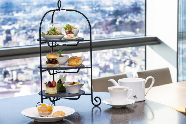【二子玉川エクセルホテル東急】地上130mからの景観ともに楽しむ「A Taste of Early Summer Afternoon Tea」を開催