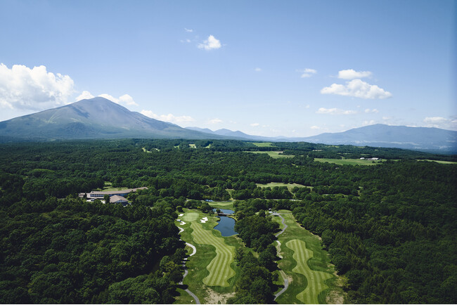浅間山を望む、北軽井沢で心ほどけるリゾートゴルフ『ネイチャーヒルズ軽井沢カントリークラブ』4月11日 (土)シーズンオープン♪