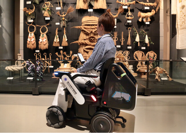 国立民族学博物館の全館で、WHILL自動運転モビリティとみんぱく音声ガイドで巡る新たな展示体験が実現