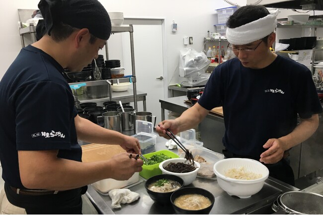 15年ぶり復活！社長自ら「ラーメン」を調理し新入社員へ振る舞う。「九州筑豊ラーメン山小屋 創業店」で『ラーメン入社式』を開催