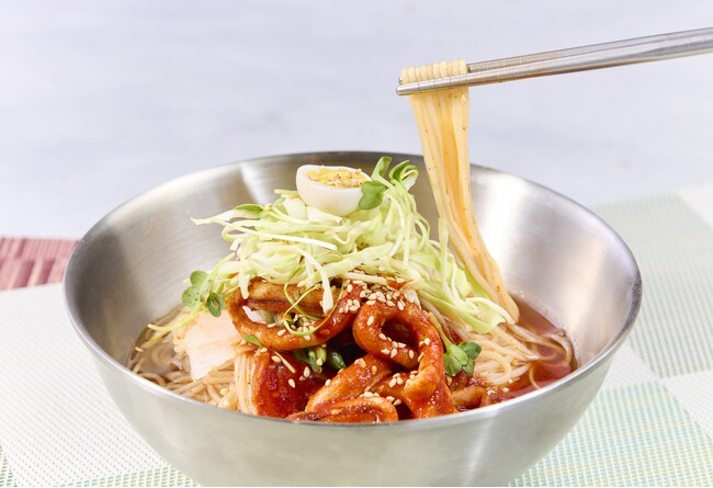 【新メニュー】甘酸っぱさとほどよい辛さの「赤水冷麺（アカミズレイメン） 빨간 물냉면」登場。チャルモゴッソヨ（잘 먹었어요）東京ドームシティ店で4月6日より提供開始