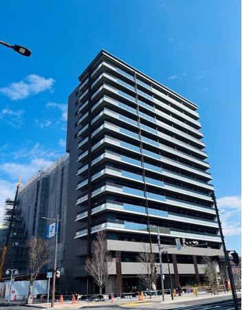 「チーノはちのへ」跡地、青森県最大規模の分譲マンション『デュオヒルズ八戸ザ・マークス』建物完成お披露目会を開催。ホテル・住宅・駐車場複合開発「ハチノスクエア」が街の新たなランドマークに