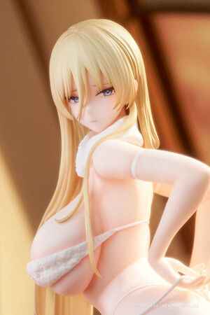 『アズールレーン』より、「ビスマルク アンパックド・サプライズVer.」フィギュアが登場。あみあみにて予約受付中。