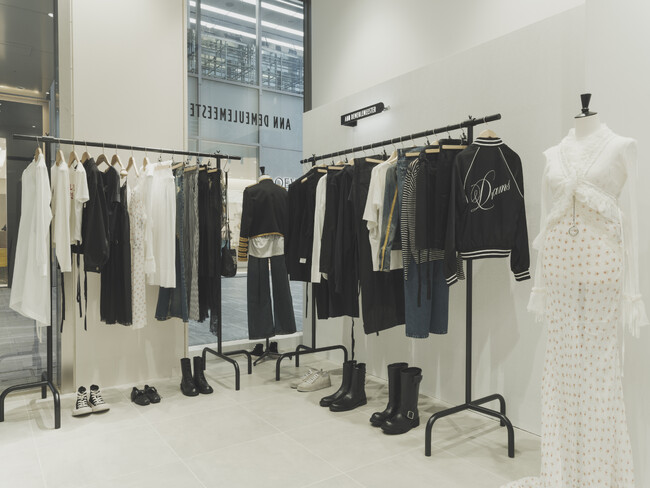 ANN DEMEULEMEESTER 渋谷PARCOにて2026年春夏コレクションのポップアップが開催