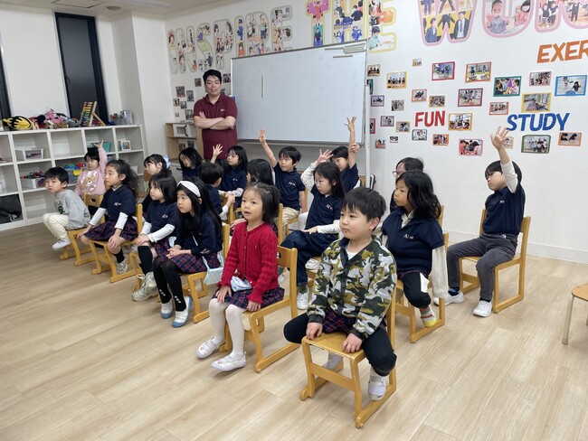 【開催レポート】園児が英語でAI・ロボットに対して本質的な質問を！非認知能力を育み、思考力を身につける「プロから学ぶ教育」を実施（名古屋市アライブインターナショナルスクール）