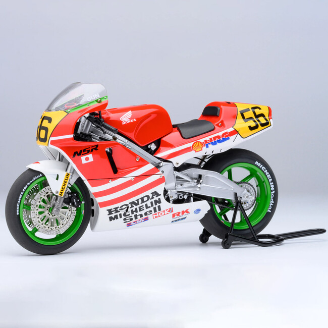 『バリバリ伝説』の名マシンが立体化！巨摩 郡の「NSR500」が1/12スケールで登場〈ヘルメット付属〉東京モーターサイクルショー2026で展示‧販売！