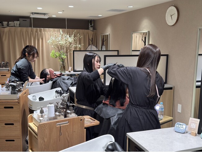 早期離職した「離脱美容師」が“4日で即戦力”に残業ゼロ・月給31万円、“切らない美容室”がつくる新しい働き方モデル
