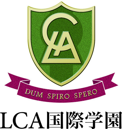 “先生を表彰する小学生たち” ― 挑戦が文化になるLCA国際小学校
