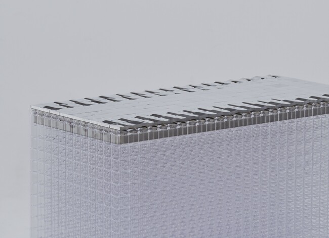 デザインブランド「130」が、DAIKANとの協働により《FLUX TABLE》をミラノデザインウィーク2026で発表