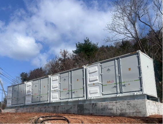 【日本蓄電池株式会社】鳥取県鳥取市にて系統用蓄電施設「NC鳥取市気高町2蓄電所」蓄電池設置開始