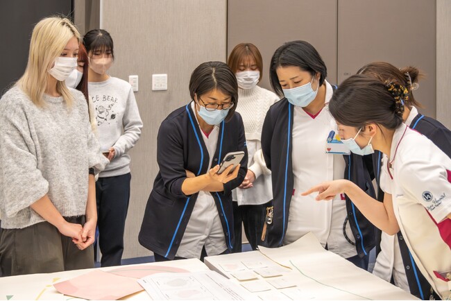 産科病棟に“つながる線” で、母親や家族の心に寄り添う空間を創出　京都芸術大の学生が大阪・医学研究所北野病院にホスピタルアートを施工