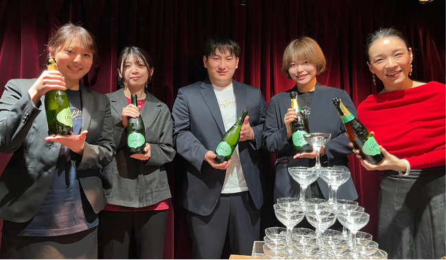 【開催後レポート】株式会社日本デザインが新入社員とご家族を招いた『就職披露宴』を3月28日に開催。