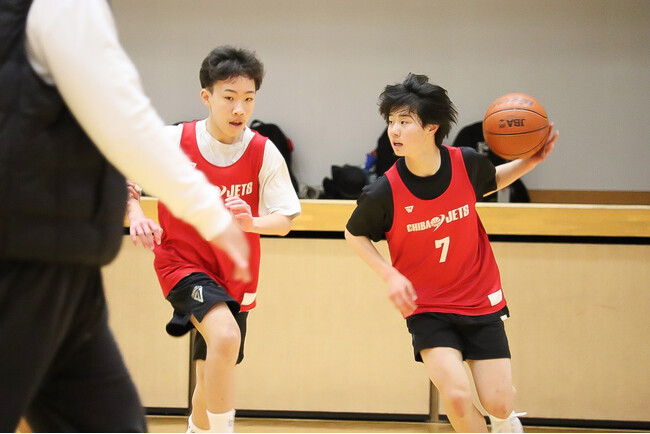 B. LEAGUE「千葉ジェッツ ふなばし」と教育連携した新チームが始動。クラーク記念国際高等学校 千葉キャンパス「男子バスケットボール専攻」結団式を開催！