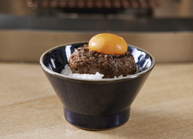 Table Bridgeが海外展開を支援する「挽肉と米」、インドネシア・ジャカルタに新店舗をオープン