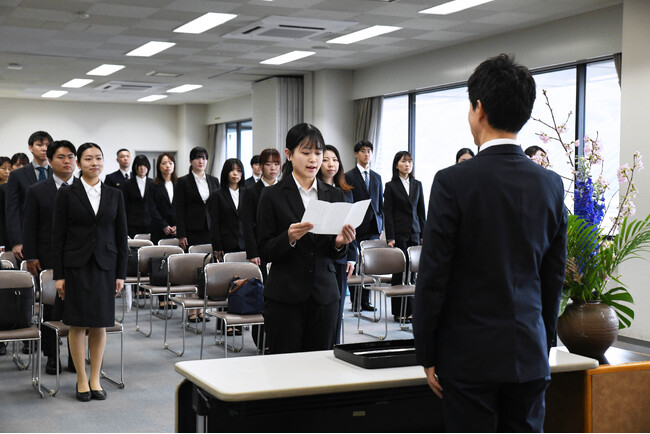 新たな決意を胸に！ 新規採用職員任命式 / 兵庫県川西市