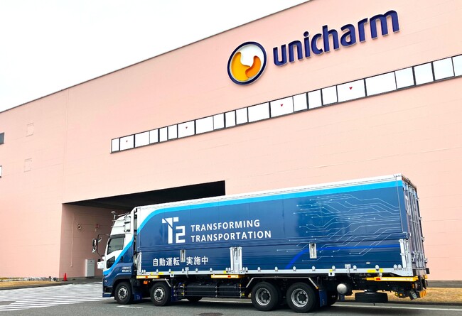ユニ・チャームとキユーソー流通システム、T2の3社　自動運転トラックによるペット商品の幹線輸送実証を開始